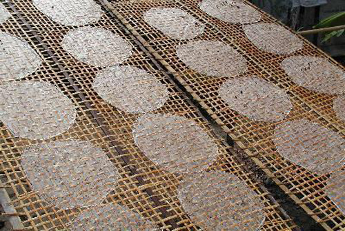 Cái kiểu ăn bánh tráng ở Bình Định, chắc không nơi nào có.